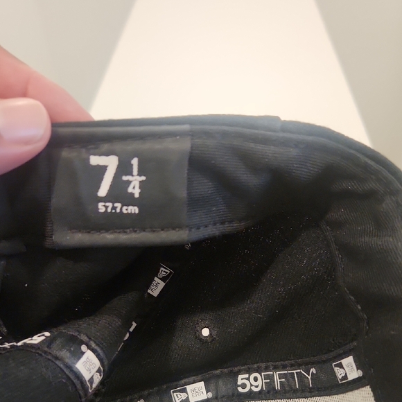 New Era Black Fitted Cap - Picture 4 of 4